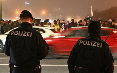 Užas na autocesti: Srbi blokirali put i čekali hrvatske navijače! Policija oduzela 40 palica