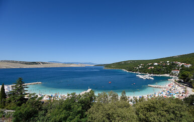 Hotel izgrađen u moru između Selca i Crikvenice