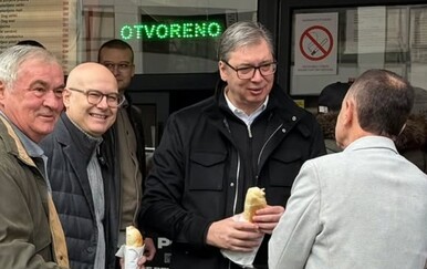 Vučić se bez najave pojavio u Novom Sadu: Građani dovedeni da plješću