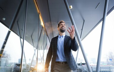 di-go … diže Kruh. Trenutke. Generacije.