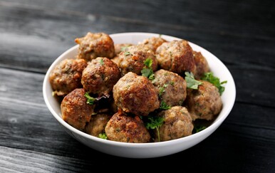 Bez prženja, bez nereda i savršeno meke: Talijanske mesne okruglice iz pećnice