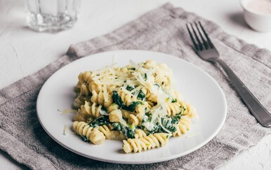 Recept za usred tjedna: Kremasta tjestenina s limunom, ricottom i špinatom... i mirisom Mediterana