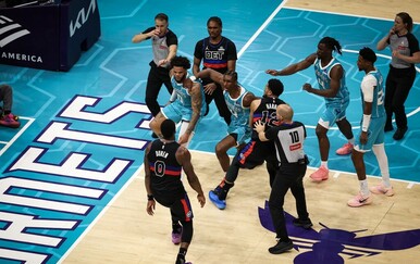 VIDEO Žestoka tučnjava u NBA ligi: Na teren uletjela policija i odvela igrača!