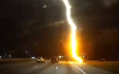 Za dlaku izbjegli udar groma, kamera otkrila koliko su bili blizu