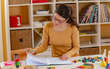 Kako se piše: odgojitelj ili odgajatelj