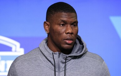 NFL igrač Keon White propucan nakon Super Bowla