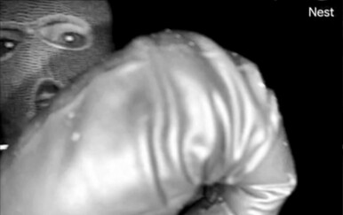 FBI objavio snimke: Maskirana osoba na ulaznim vratima Nancy Guthrie