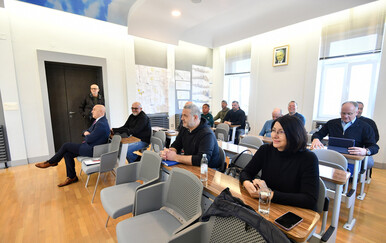 Đono opet u centru pažnje: Novi verbalni ispad na sjednici vijeća