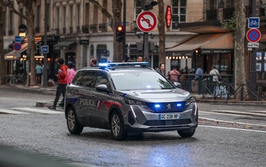 Muškarac napao vozača i putnike autobusa nožem, policija ga upucala