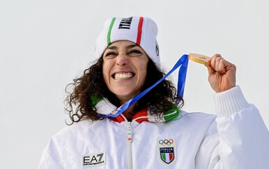 VIDEO Danas je zlatom ispisala najljepšu priču ZOI, prisjetite se prošlogodišnjeg pada nakon kojeg mjesecima nije hodala