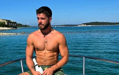 U prvom polufinalu Dore pozornost privukao bivši natjecatelj Survivora