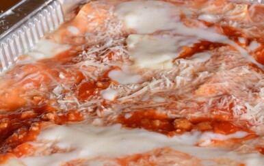 Pečete lazanje ovako? Stručnjaci upozoravaju na neočekivanu kemijsku reakciju u pećnici