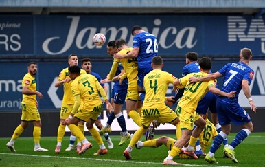 VIDEO Dinamo naplatio cirkus u obrani Istre: VAR intervenirao nakon sudačke pogreške