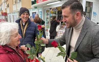 Tomislav Šuta na Valentinovo dijelio crvene ruže Splićankama