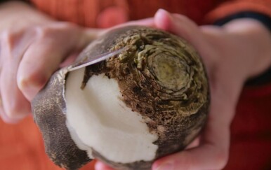 Crna rotkva: Recepti zbog kojih ćete ovo zaboravljeno povrće stalno kupovati