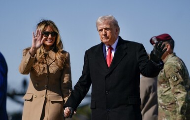FOTO Trump i Melania za Valentinovo podijelili crno-bijelu fotku: Društvene mreže eksplodirale zbog jednog detalja