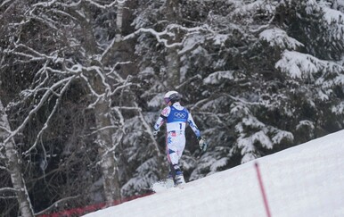 VIDEO Drama na ZOI-ju: Skijao prema zlatu pa izletio, a nakon pada odjurio u šumu