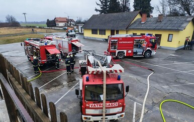 Vatrogasci u akciji: Gori krov sale za vjenčanja kod Kutjeva