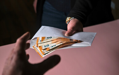 Prijetnjama tražili od muškarca novac, on nazvao policiju