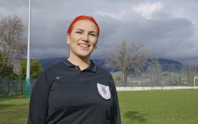 Slijepima prenosi utakmice Hajduka, a igračima dijeli kartone! Upoznajte Ivanu, nogometnu sutkinju!