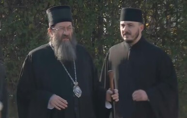 Suspendiran mitropolit Justin koji je podržao studente