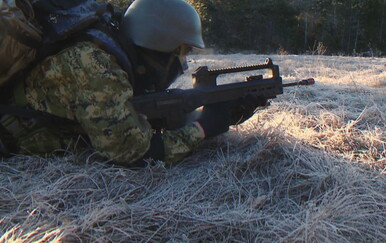 Budući časnici na intenzivoj obuci: Temperature niske, teren surov, a oprema teška