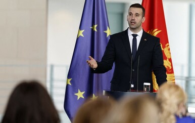 Tri policajca iz pratnje crnogorskog premijera ozlijeđena u prometnoj nesreći