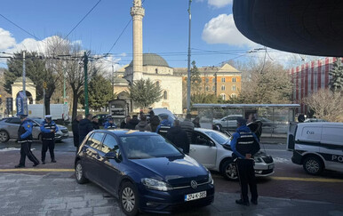 Policija uhitila muškarca koji je automobilom krenuo na prosvjednike u Sarajevu