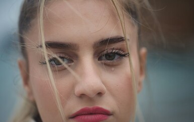 Previše razmišljate i previše ste emotivni? 11 rečenica koje vas odaju