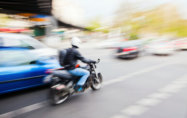 Maloljetnik u Trogiru pokušao podmititi policajce nakon potjere