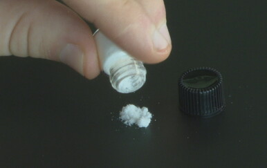 Državni inspektorat zabranio energetski prah kojeg su mladi ušmrkavali: "Nije siguran"