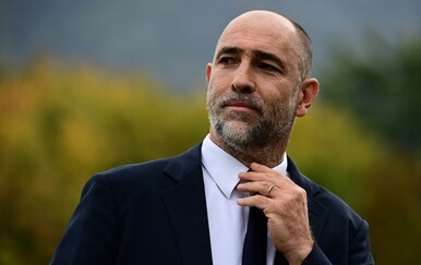 Englezi bruje o Tudorovom potezu prvog radnog dana: Ustao je i prišao novinarima