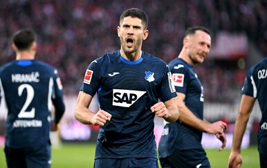 VIDEO Kramarić zabio jedan od bizarnijih golova svoje karijere: Presudili su milimetri