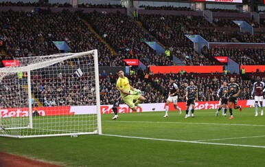 VIDEO Aston Villa kasno spašenim bodom borbu za titulu poslala u povijest, Chelsea ispustio pobjedu u nadoknadi