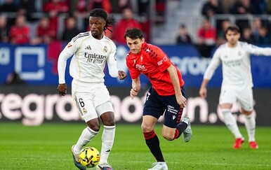 VIDEO Ante Budimir pometen u kaznenom prostoru, sudac njemu dao žuti karton