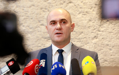 Josip Dabro odgovorio na pritiske i kritike zbog prijedloga zabrane komunističkih simbola.