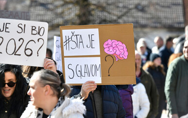 Nekoliko stotina građana prosvjedovalo protiv gradnje centra za migrante na Željavi