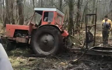 "Samo na Balkanu": Zapeo u blatu, ali pravi kaos je nastao kad su ga pokušali spasiti