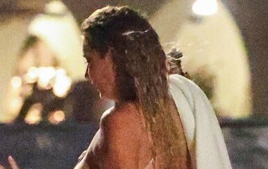 Keshu paparazzi snimili u golišavom izdanju