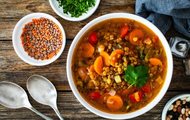 Najlakši recept za povrtno varivo s lećom u koje ide ono što imate u hladnjaku