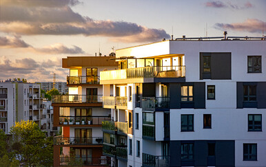 Porezna uprava započela sa slanjem poreza na nekretnine za 2025.