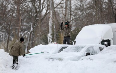 Više od 5000 letova otkazano zbog rekordnog snijega na istočnoj obali SAD-a