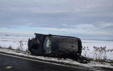 Teška nesreća: Autom udarila u stup pa se nekoliko puta prevrnula, život joj spasila jedna stvar