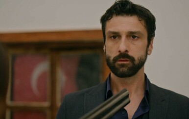 Crno more: Zna tko joj je majka