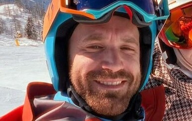 Momčilo Otašević podijelio fotografije sa zimovanja, pozirao je sa sestrom Sanjom