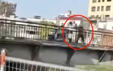 Nakon žestoke svađe sa suprugom, otac u Kini bacio dijete s mosta