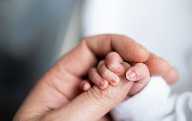 Beba u Italiji preminula nakon što ju je otac u snu nehotice prignječio tijelom i ugušio