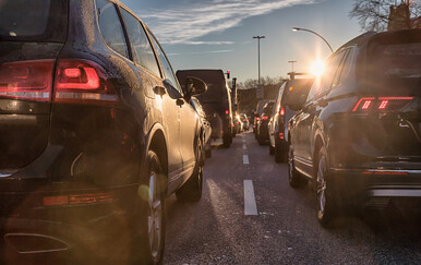 HAK: S povoljnim vremenskih uvjetima - u prometu veći broj biciklista i mopedista