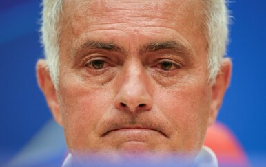 Mourinho je s ove pozicije gledao utakmicu: Navijači Reala bijesni! “Nije to zaslužio”