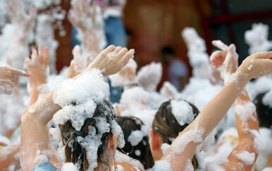 Ovako izgleda pjena party u 30ima! Urnebesni video nasmijao društven mreže